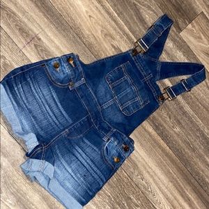 Short overalls